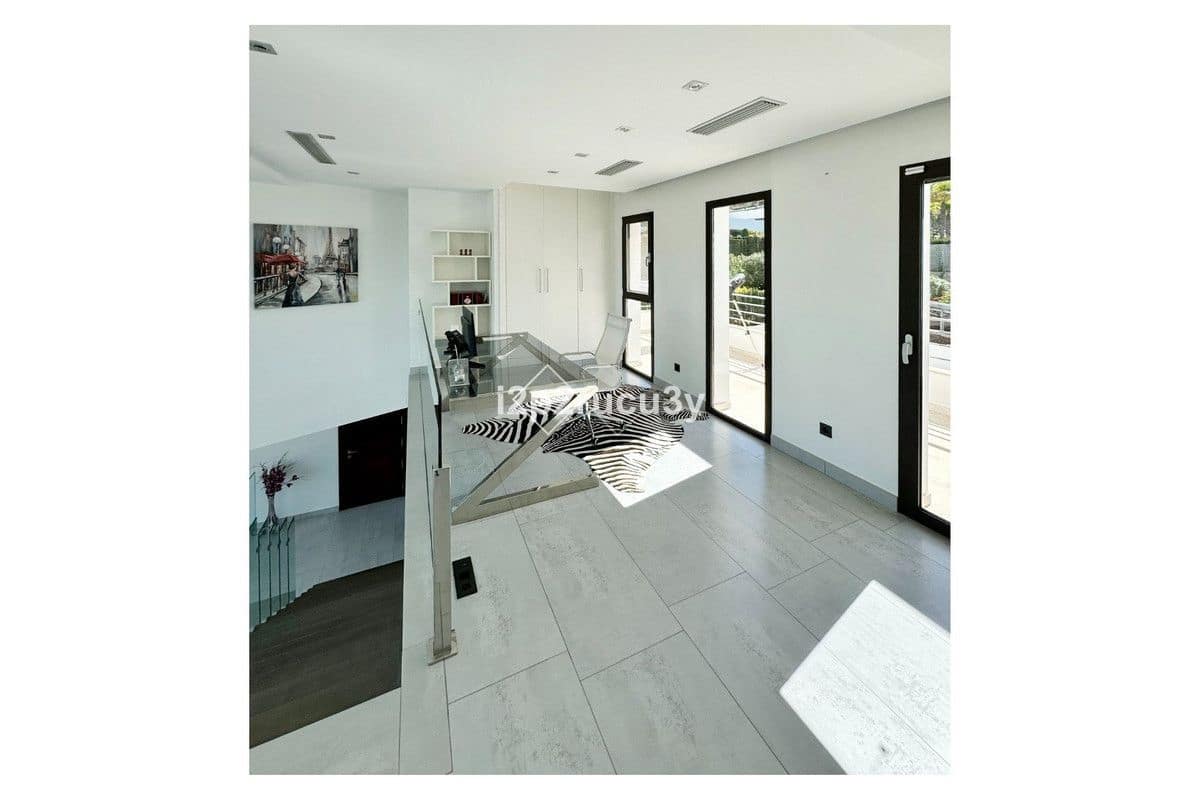 5 bedroom Villa for sale in Javea / Xabia - € 2,350,000 (Ref: 10013603)