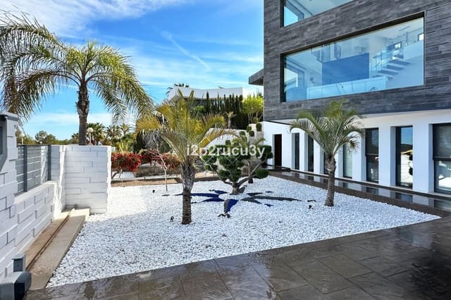 5 bedroom Villa for sale in Javea / Xàbia - € 2,350,000 (Ref: 10013603)
