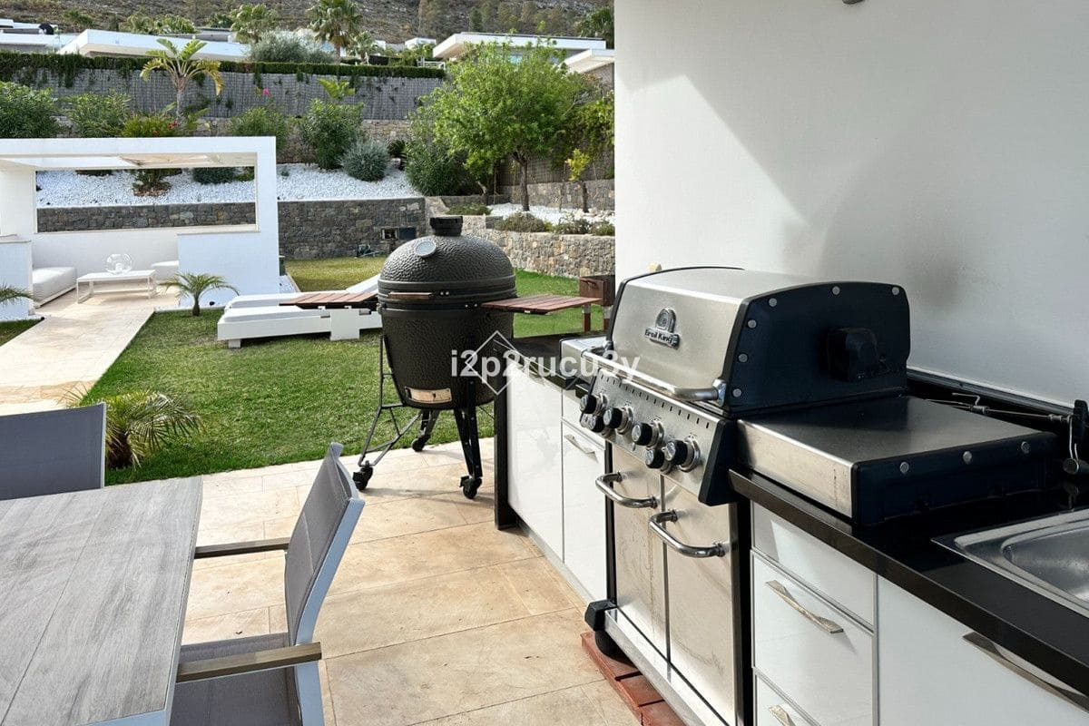 5 bedroom Villa for sale in Javea / Xabia - € 2,350,000 (Ref: 10013603)