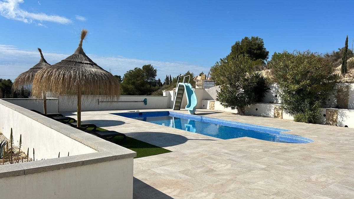 Chalet de 4 habitaciones en La Villajoyosa / Vila Joiosa en venta - 1.200.000 € (Ref: 10013639)
