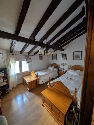 Chalet de 4 habitaciones en La Nucia en venta - 273.000 € (Ref: 10013655)