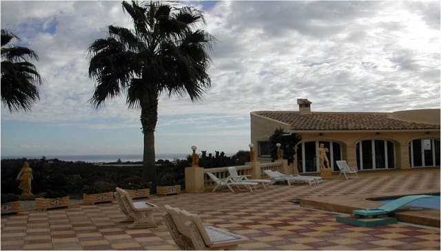 1 soverom Villa til salgs i Alfaz del Pi / L'Alfàs del Pi - € 1 750 000 (Ref: 10013658)