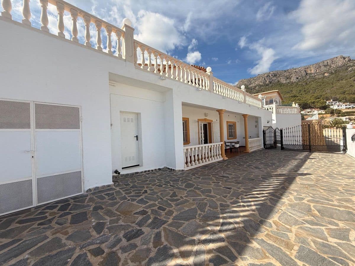 4 bedroom Villa for sale in Calpe / Calp - € 690,000 (Ref: 10013676)