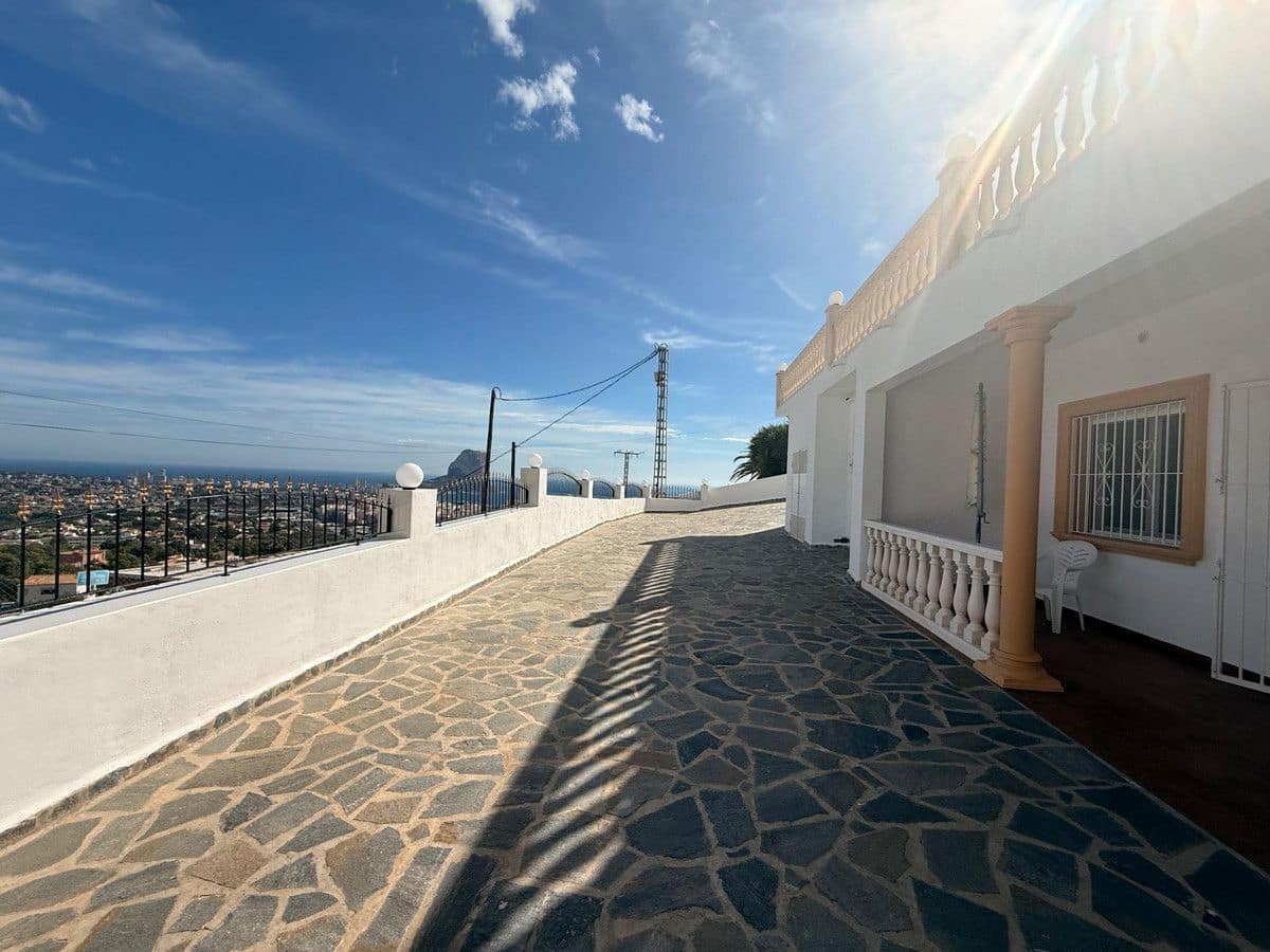 4 bedroom Villa for sale in Calpe / Calp - € 690,000 (Ref: 10013676)