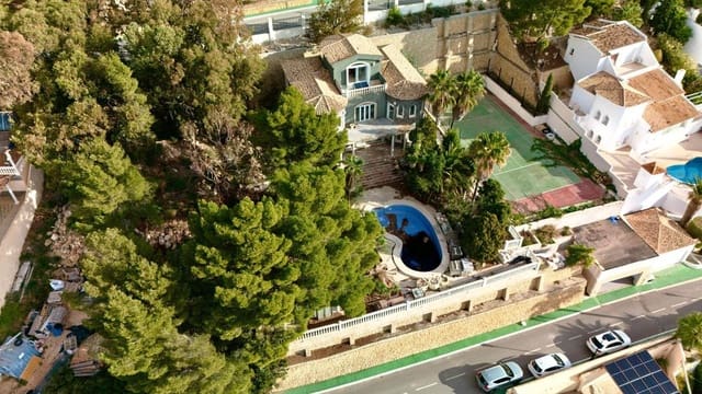 4 bedroom Villa for sale in Altea - € 1,800,000 (Ref: 10013694)