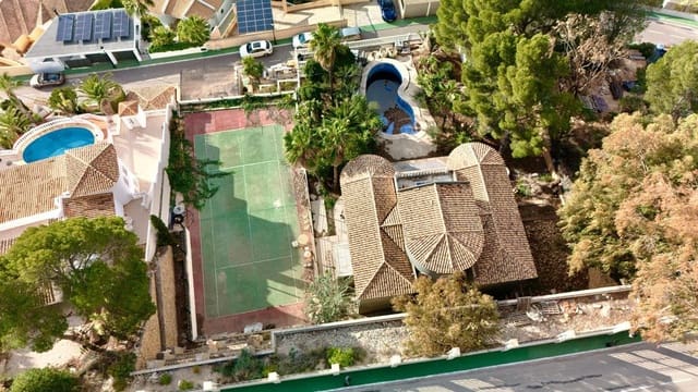 4 bedroom Villa for sale in Altea - € 1,800,000 (Ref: 10013694)