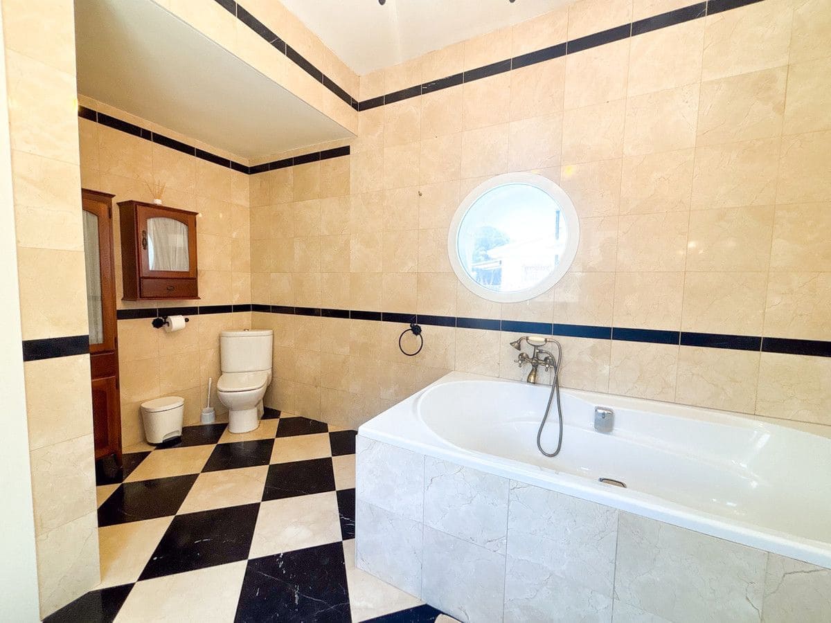 Chalet de 7 habitaciones en Campoamor en venta - 1.350.000 € (Ref: 10013703)