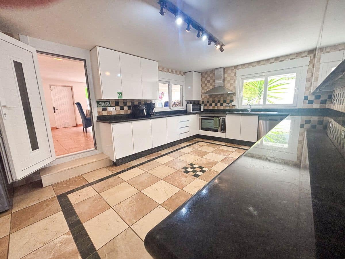 Chalet de 7 habitaciones en Campoamor en venta - 1.350.000 € (Ref: 10013703)