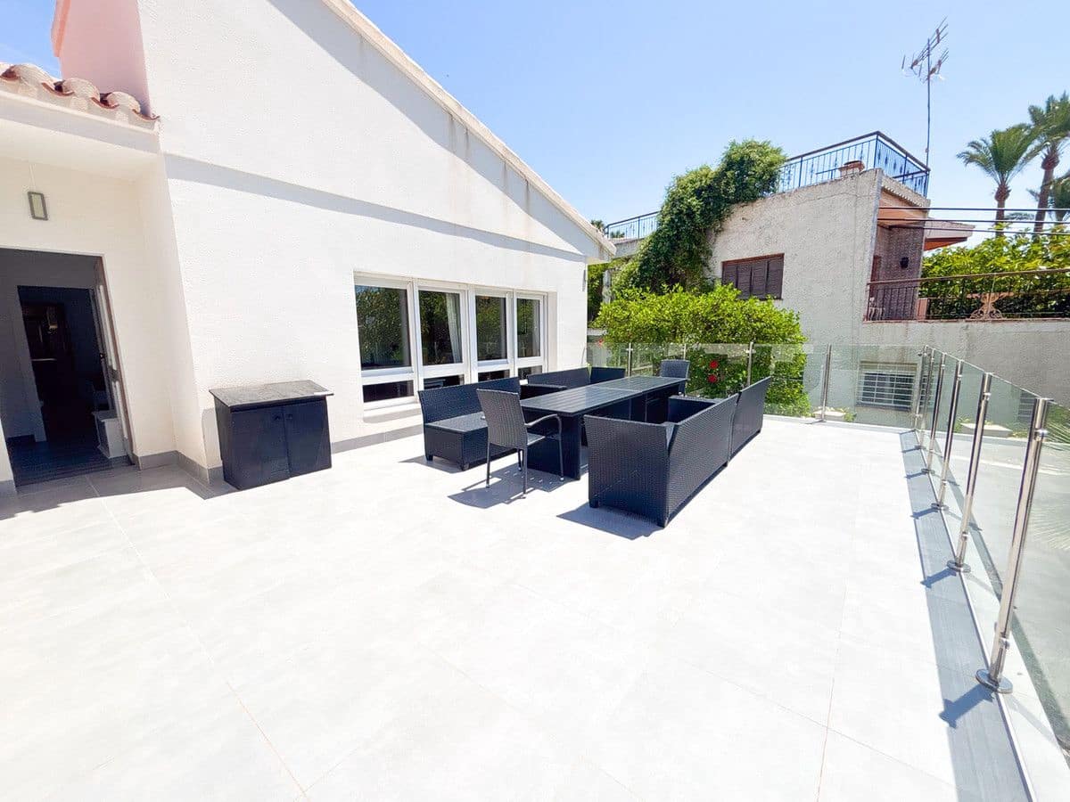 Chalet de 7 habitaciones en Campoamor en venta - 1.350.000 € (Ref: 10013703)