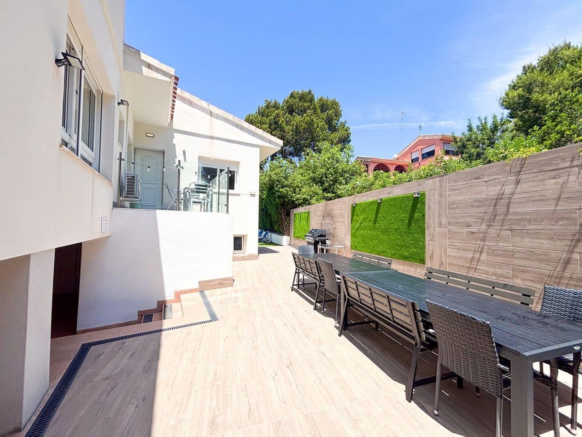 Chalet de 7 habitaciones en Campoamor en venta - 1.350.000 € (Ref: 10013703)
