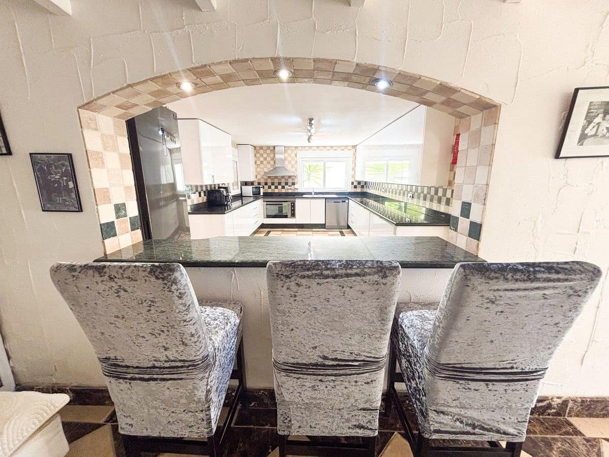 Chalet de 7 habitaciones en Campoamor en venta - 1.350.000 € (Ref: 10013703)