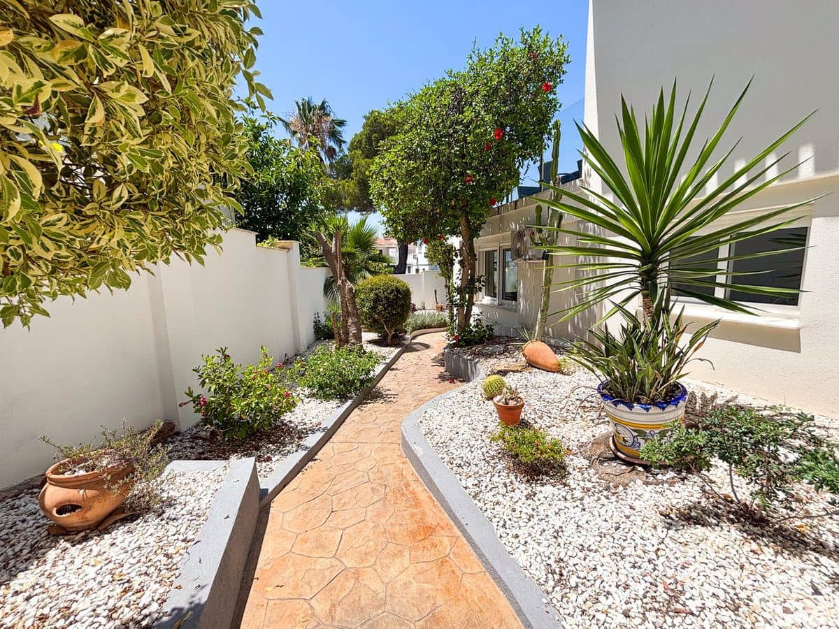 Chalet de 7 habitaciones en Campoamor en venta - 1.350.000 € (Ref: 10013703)