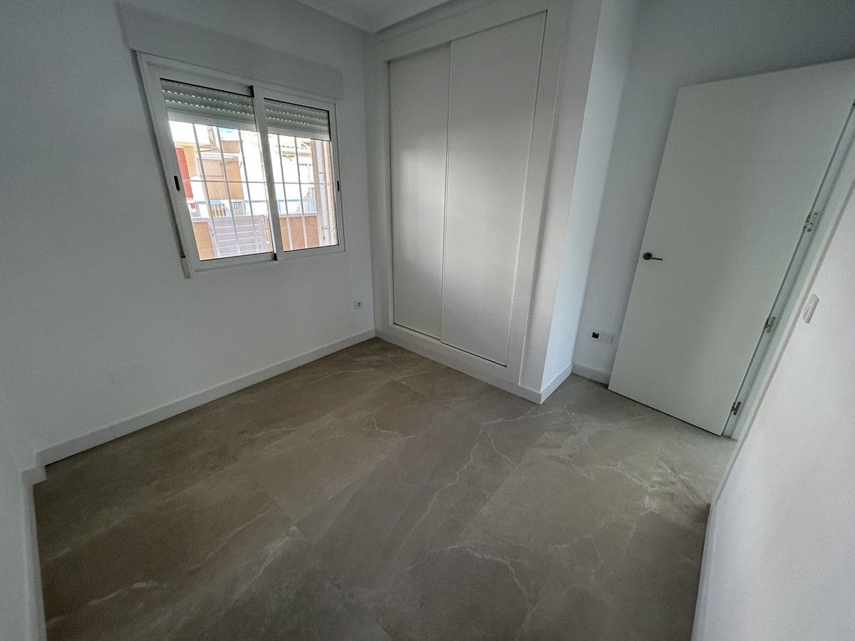 Apartamento de 2 habitaciones en Pilar de la Horadada en venta - 225.000 € (Ref: 10013710)