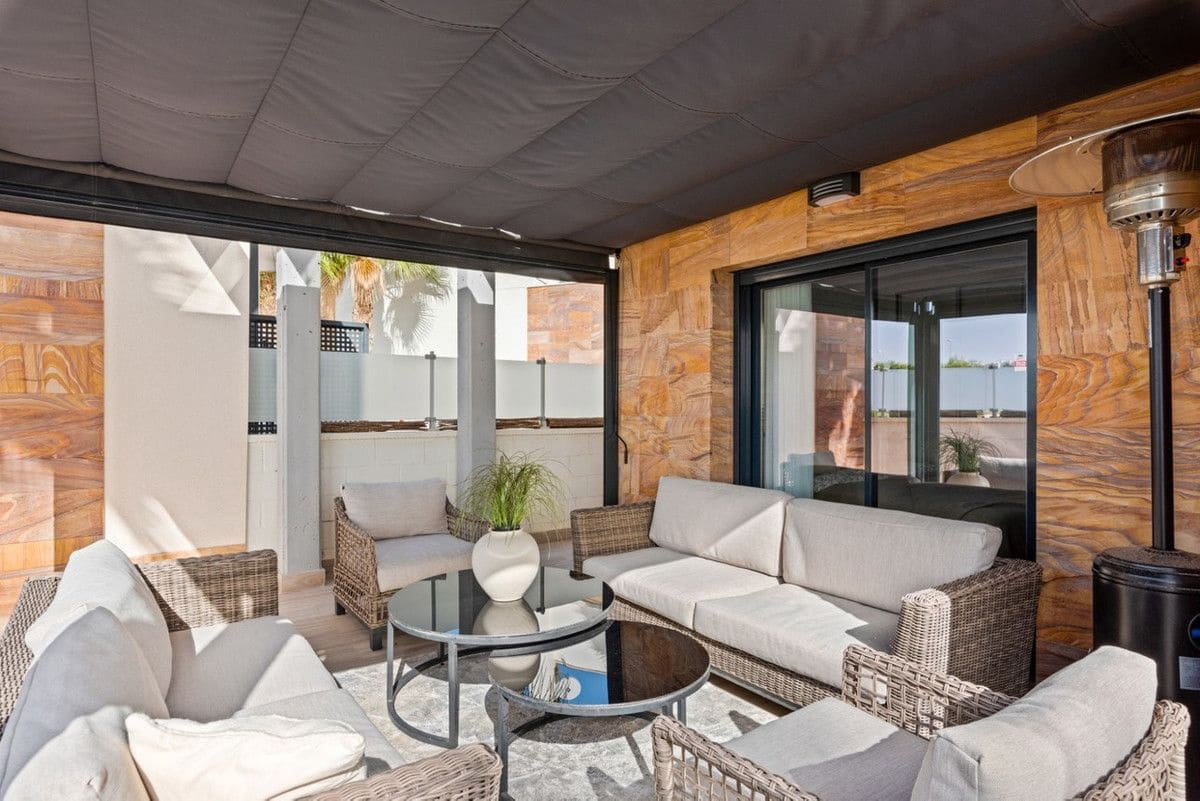 5 bedroom Villa for sale in Cabo Roig - € 829,000 (Ref: 10013713)