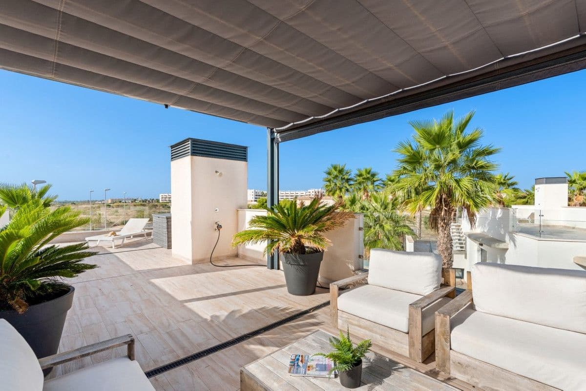5 bedroom Villa for sale in Cabo Roig - € 829,000 (Ref: 10013713)