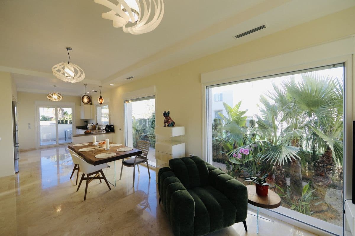 5 bedroom Villa for sale in La Zenia - € 1,500,000 (Ref: 10013718)