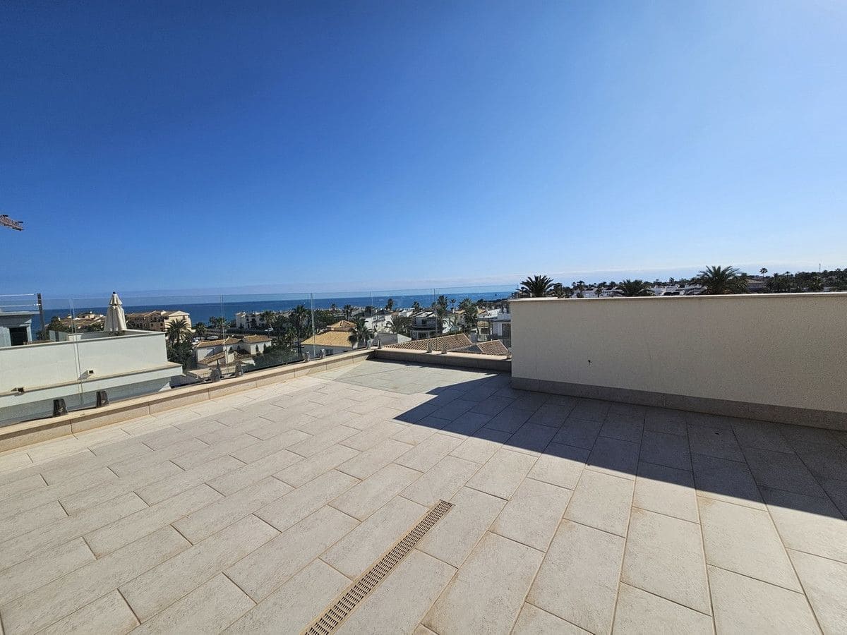 5 bedroom Villa for sale in La Zenia - € 1,500,000 (Ref: 10013718)