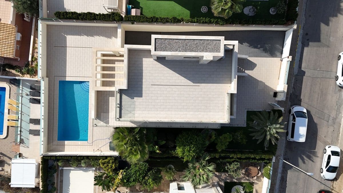 5 bedroom Villa for sale in La Zenia - € 1,500,000 (Ref: 10013718)