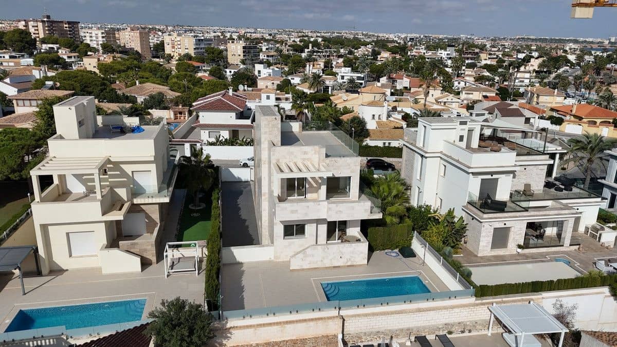 5 bedroom Villa for sale in La Zenia - € 1,500,000 (Ref: 10013718)