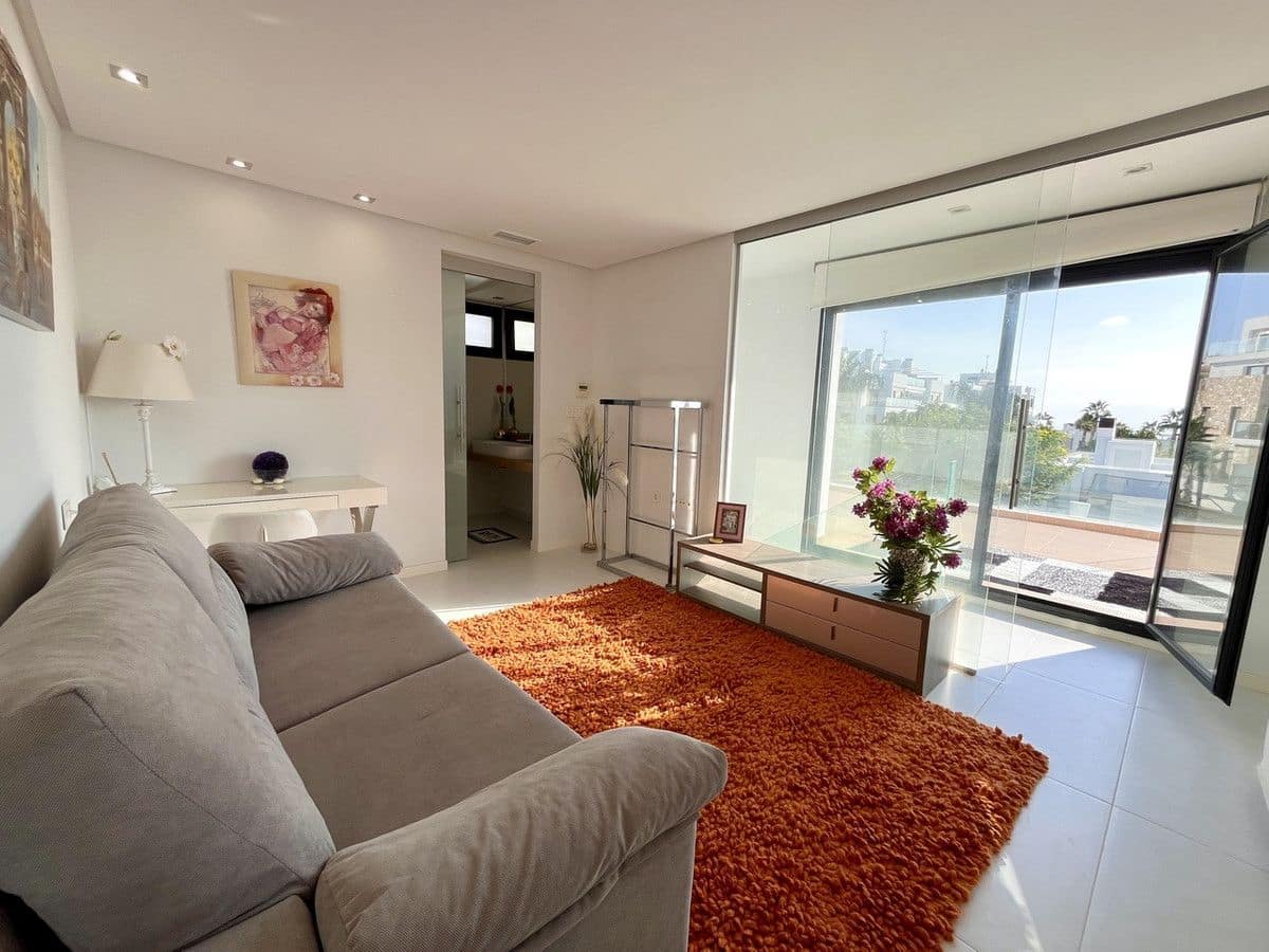 Chalet de 3 habitaciones en Orihuela Costa en venta - 585.000 € (Ref: 10013721)