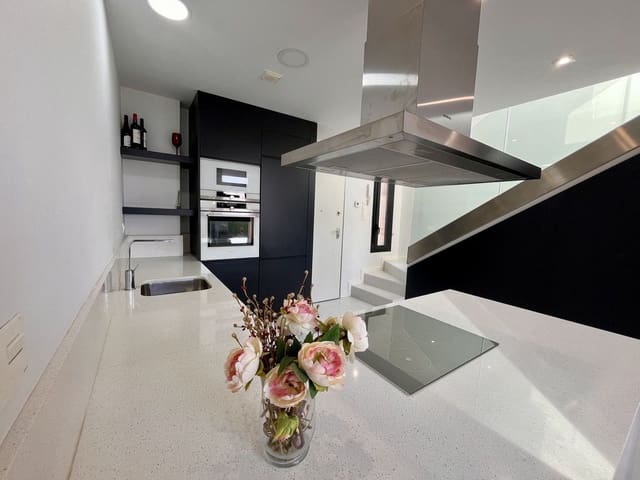 Chalet de 3 habitaciones en Orihuela Costa, Orihuela en venta - 585.000 € (Ref: 10013721)