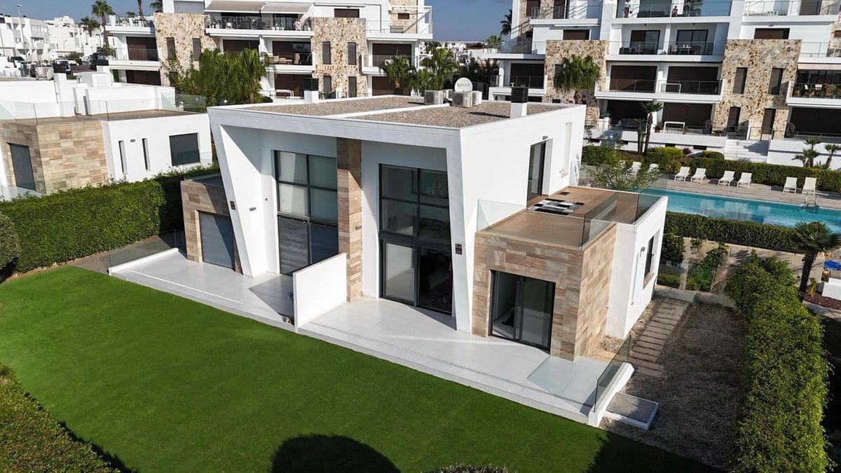 Chalet de 3 habitaciones en Orihuela Costa en venta - 585.000 € (Ref: 10013721)