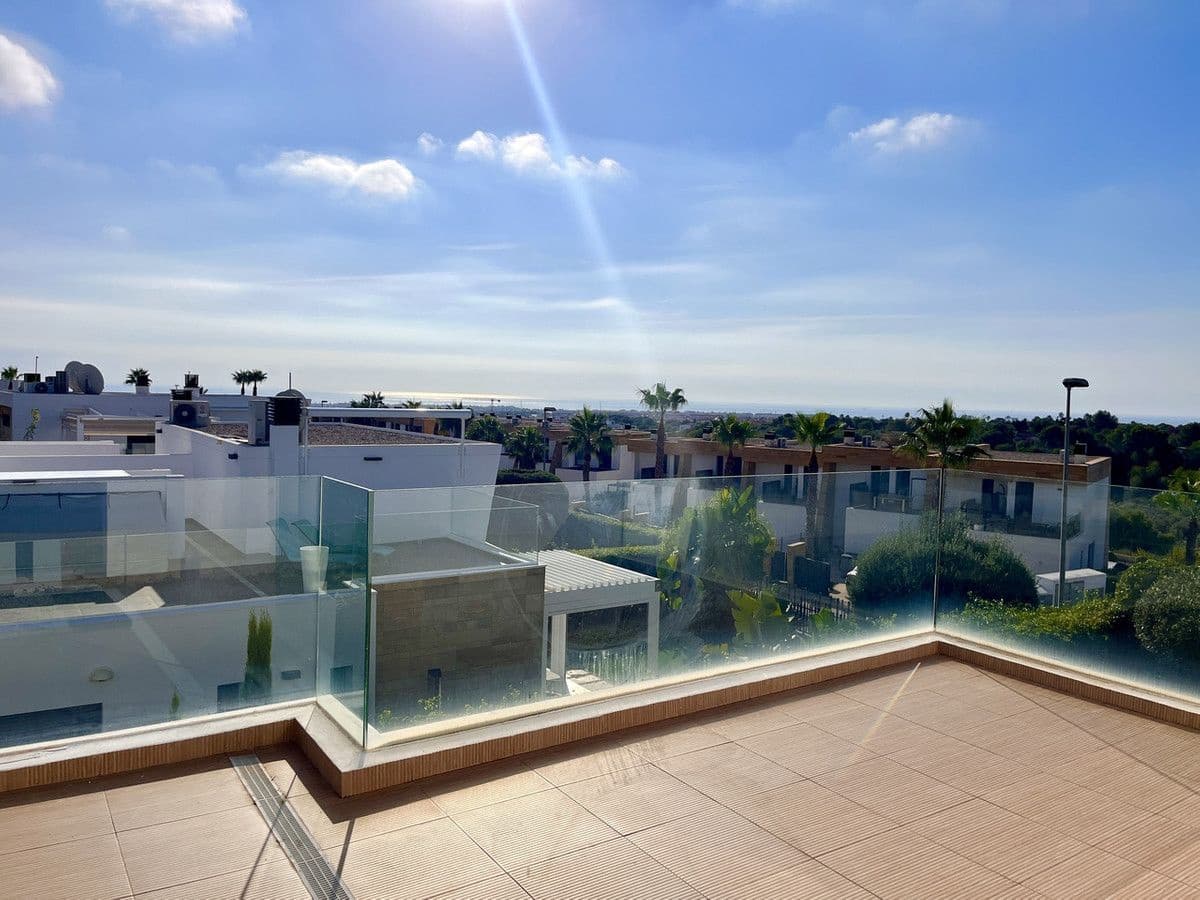 Chalet de 3 habitaciones en Orihuela Costa en venta - 585.000 € (Ref: 10013721)