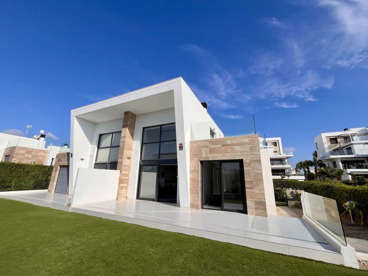 Chalet de 3 habitaciones en Orihuela Costa en venta - 585.000 € (Ref: 10013721)