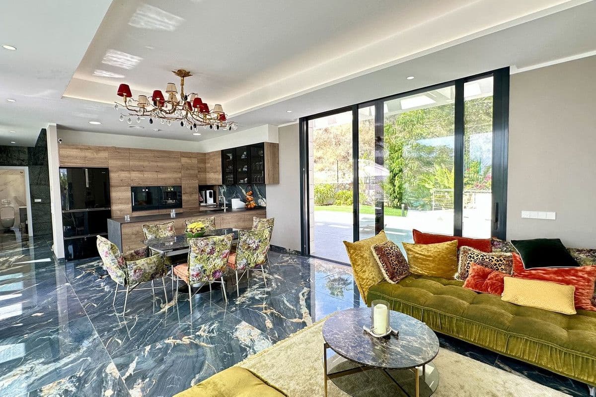 6 makuuhuone Huvila myytävänä paikassa Orihuela - 2 195 000 € (Ref: 10013731)