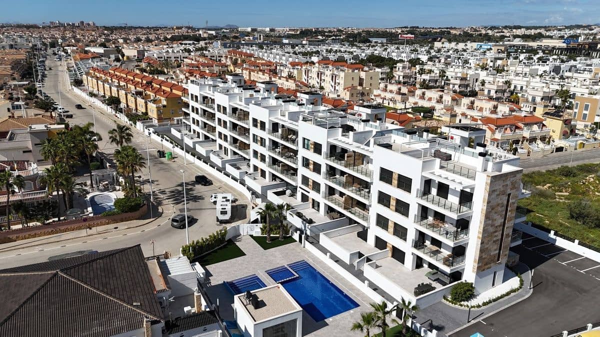 2 bedroom Apartment for sale in Orihuela Costa with pool - € 529,950 (Ref: 10013733)