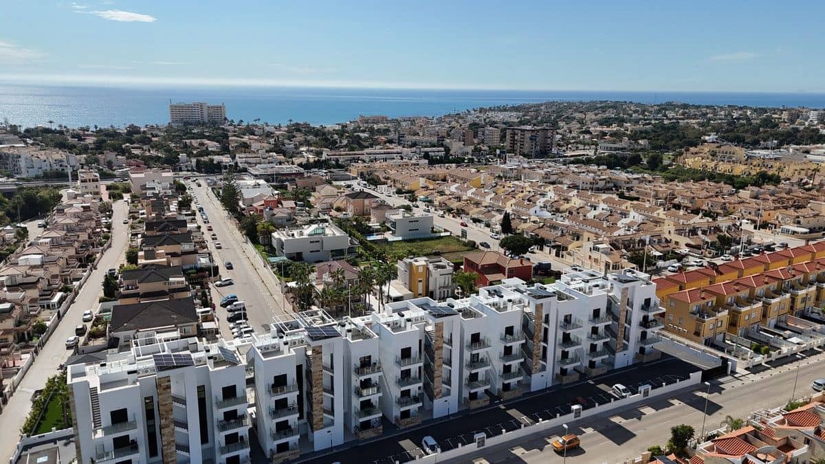 2 bedroom Apartment for sale in Orihuela Costa with pool - € 529,950 (Ref: 10013733)