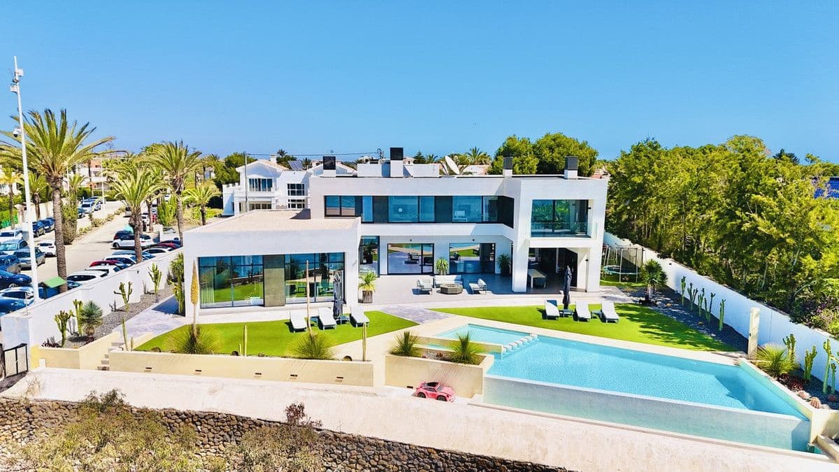 5 soveværelse Villa til salg i Cabo Roig - € 4.750.000 (Ref: 10013736)