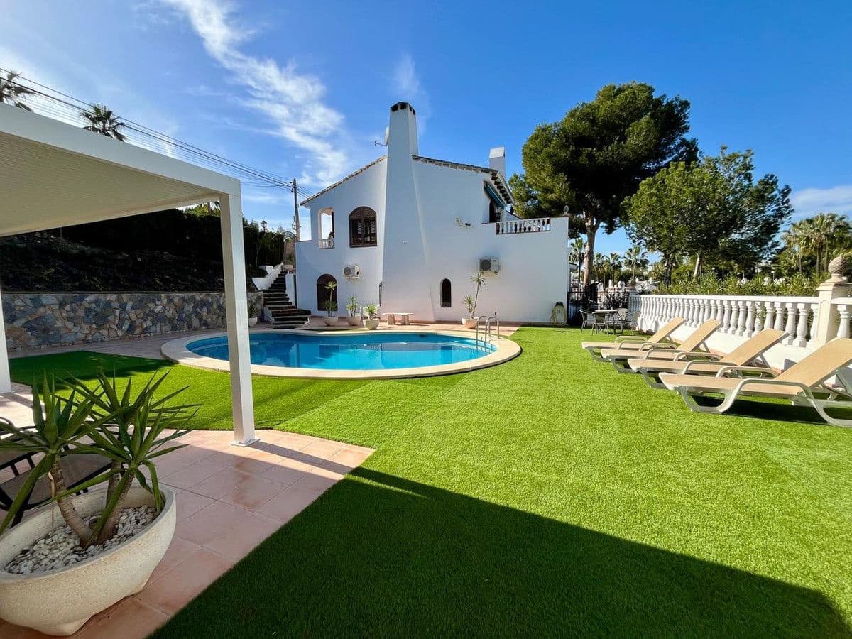 4 makuuhuone Huvila myytävänä paikassa Orihuela Costa - 750 000 € (Ref: 10013739)