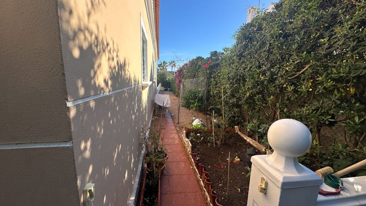 6 bedroom Villa for sale in Torrevieja with pool - € 950,000 (Ref: 10013743)