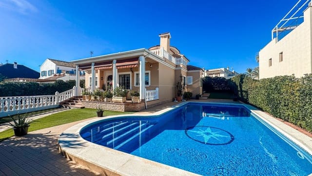 Chalet de 6 habitaciones en Los Europeos, Torrevieja en venta con piscina - 950.000 € (Ref: 10013743)