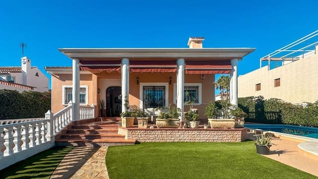 Chalet de 6 habitaciones en Los Europeos, Torrevieja en venta con piscina - 950.000 € (Ref: 10013743)