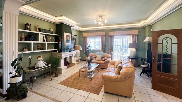 Chalet de 6 habitaciones en Los Europeos, Torrevieja en venta con piscina - 950.000 € (Ref: 10013743)