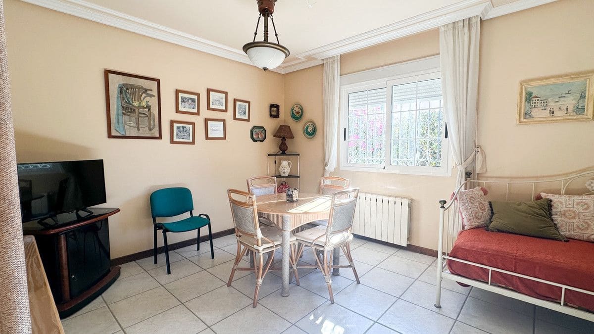 6 bedroom Villa for sale in Torrevieja with pool - € 950,000 (Ref: 10013743)