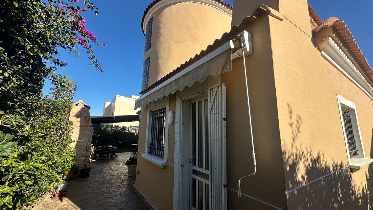 6 bedroom Villa for sale in Torrevieja with pool - € 950,000 (Ref: 10013743)
