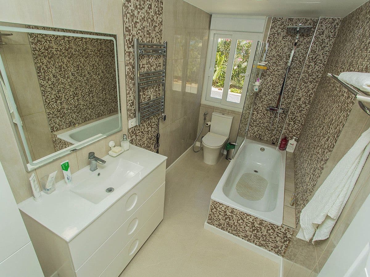 6 bedroom Villa for sale in Torrevieja with pool - € 1,200,000 (Ref: 10013748)