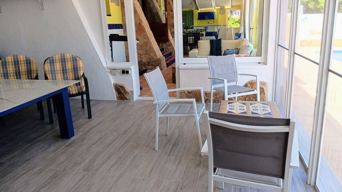 6 makuuhuone Huvila myytävänä paikassa Roldan mukana uima-altaan - 599 900 € (Ref: 10013750)