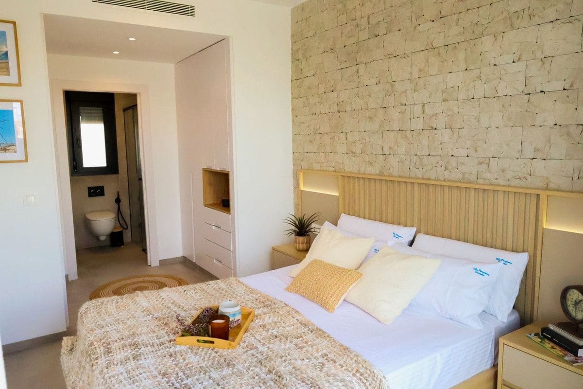 Chalet de 3 habitaciones en Santiago de la Ribera en venta con piscina - 685.000 € (Ref: 10013751)
