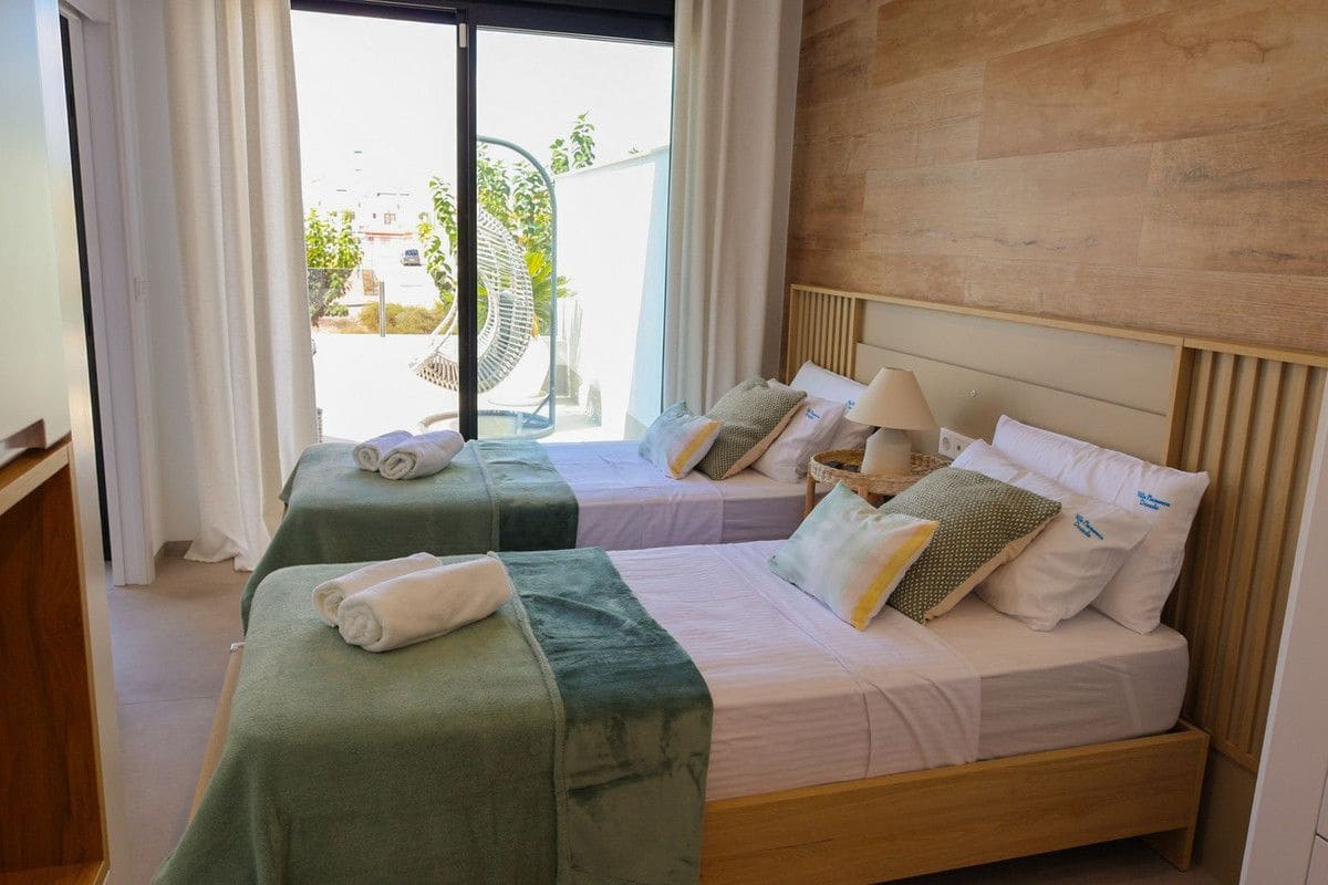 Chalet de 3 habitaciones en Santiago de la Ribera en venta con piscina - 685.000 € (Ref: 10013751)