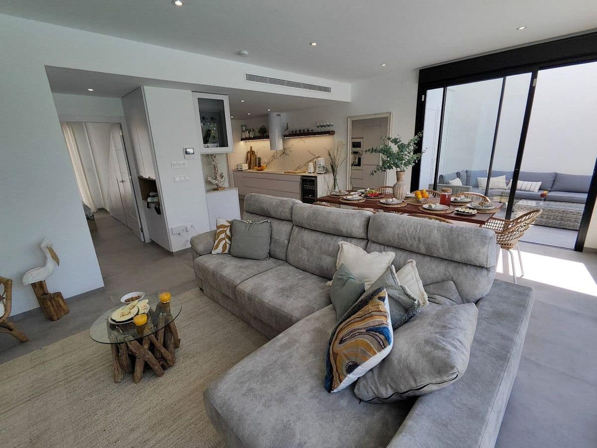 Chalet de 3 habitaciones en Santiago de la Ribera en venta con piscina - 685.000 € (Ref: 10013751)