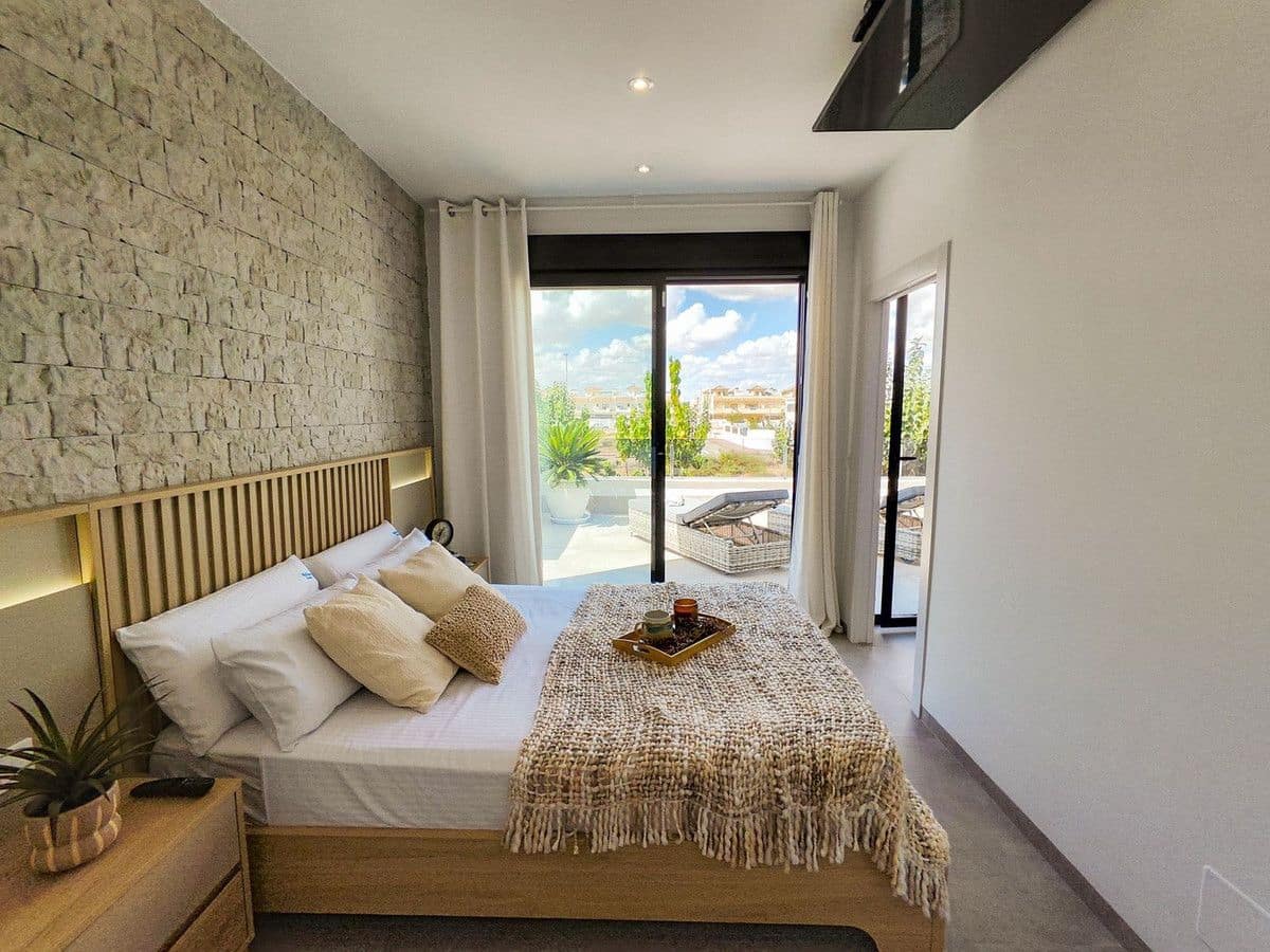 Chalet de 3 habitaciones en Santiago de la Ribera en venta con piscina - 685.000 € (Ref: 10013751)