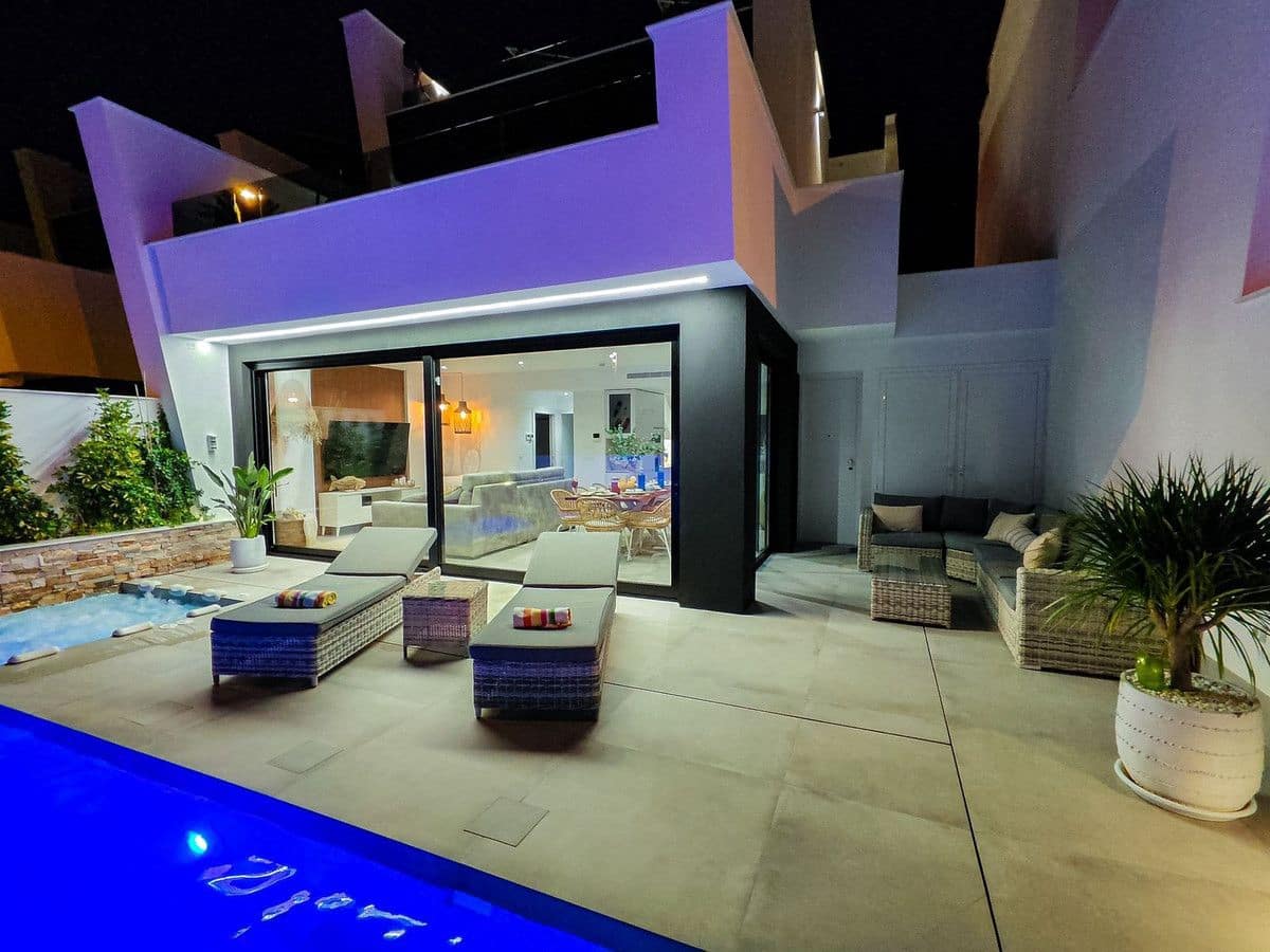 Chalet de 3 habitaciones en Santiago de la Ribera en venta con piscina - 685.000 € (Ref: 10013751)