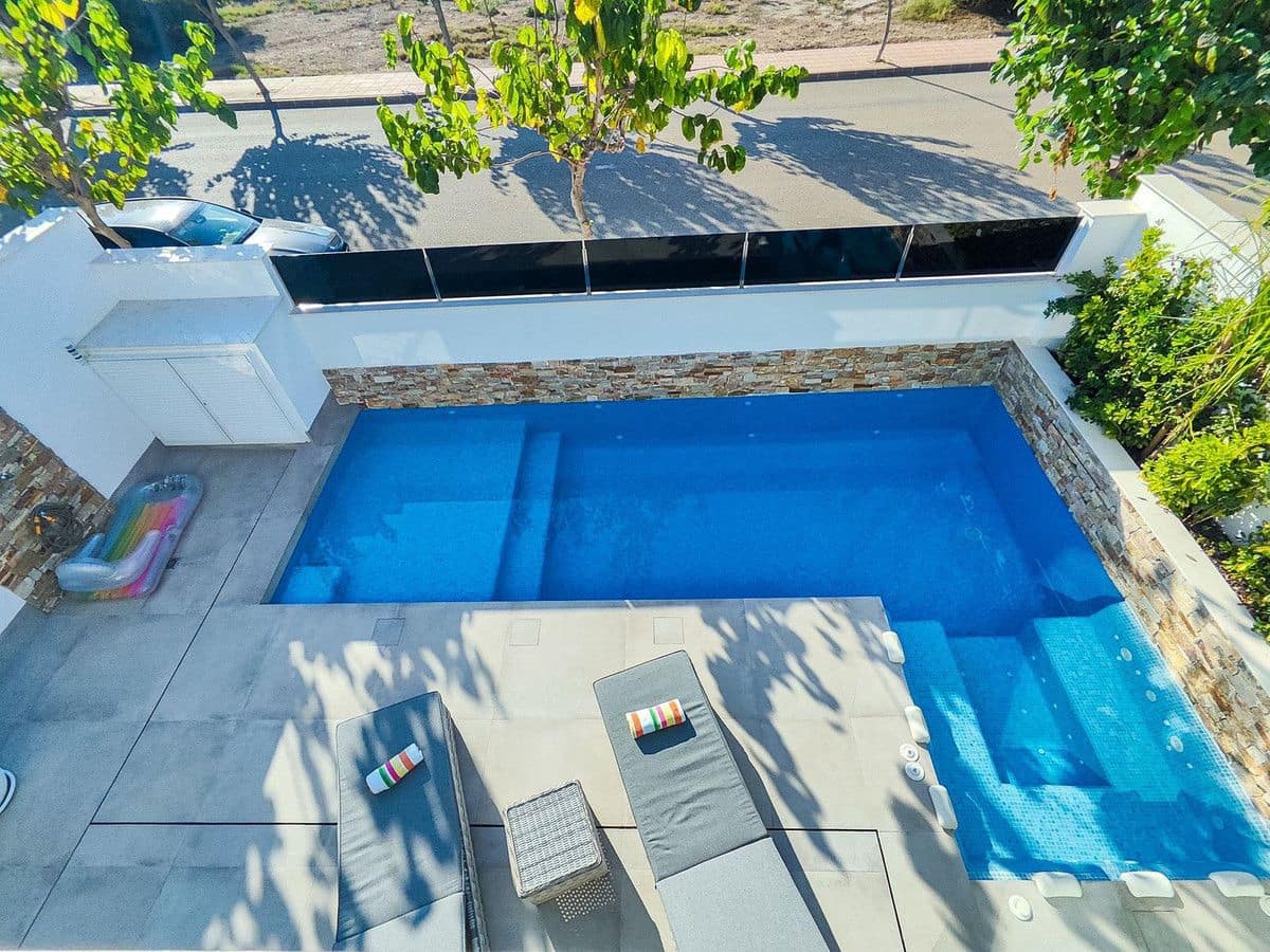 Chalet de 3 habitaciones en Santiago de la Ribera en venta con piscina - 685.000 € (Ref: 10013751)