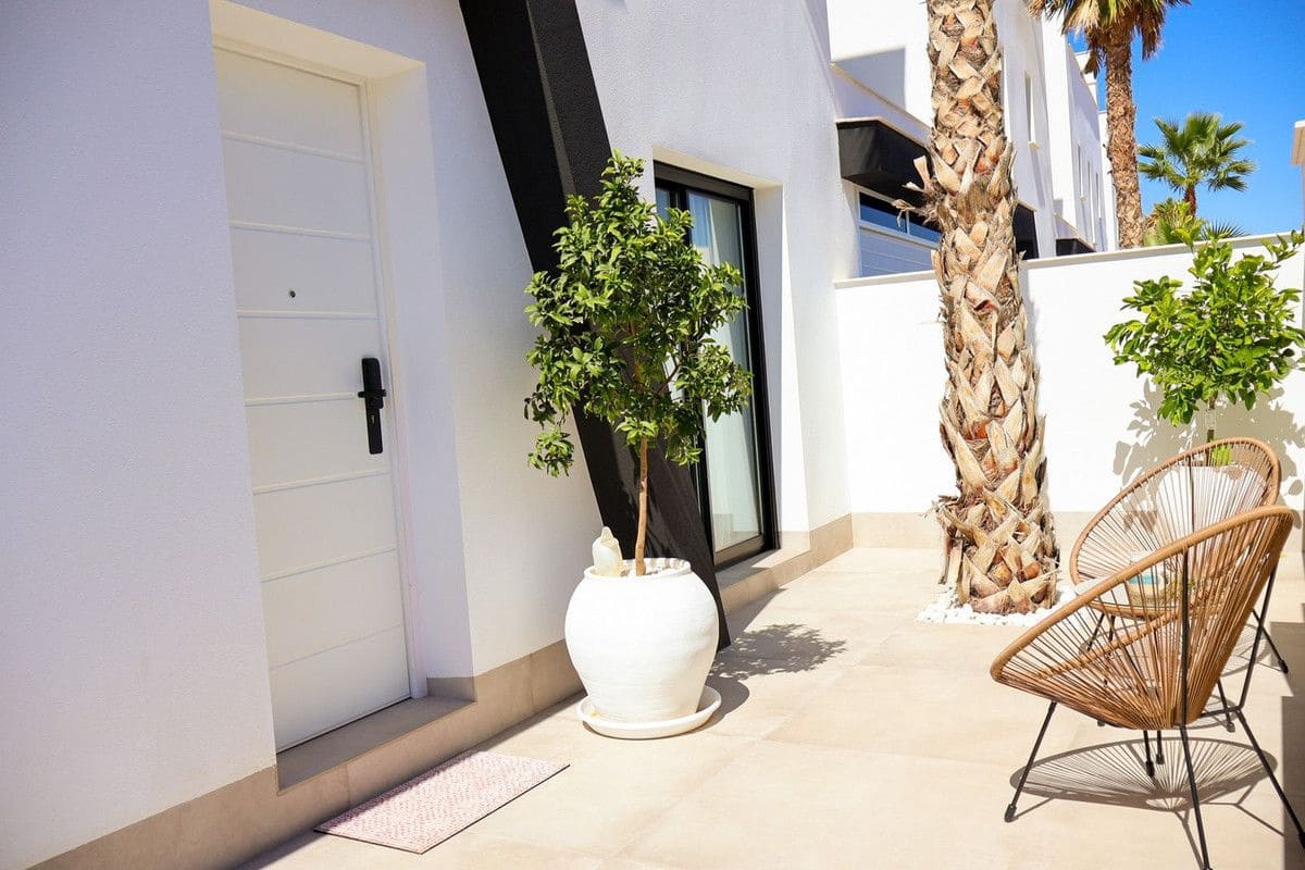 Chalet de 3 habitaciones en Santiago de la Ribera en venta con piscina - 685.000 € (Ref: 10013751)