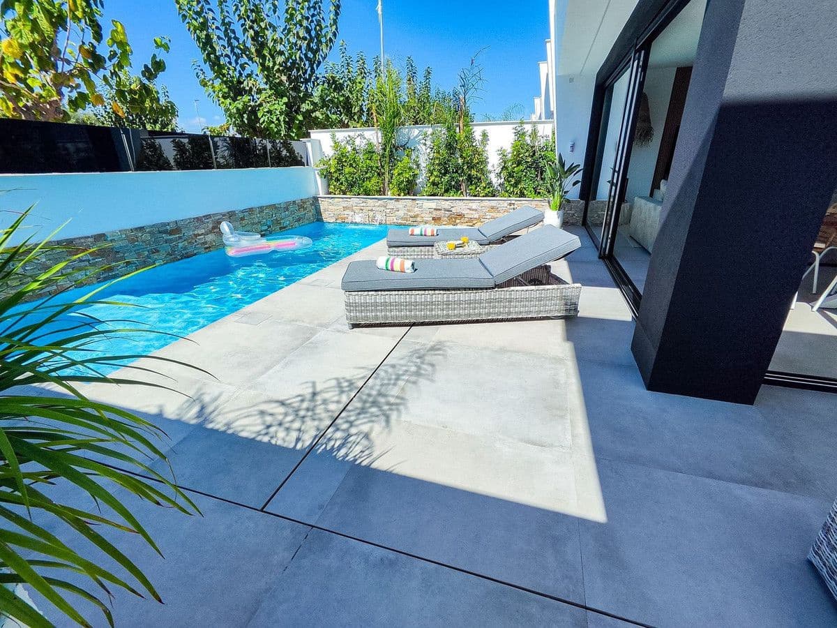 Chalet de 3 habitaciones en Santiago de la Ribera en venta con piscina - 685.000 € (Ref: 10013751)