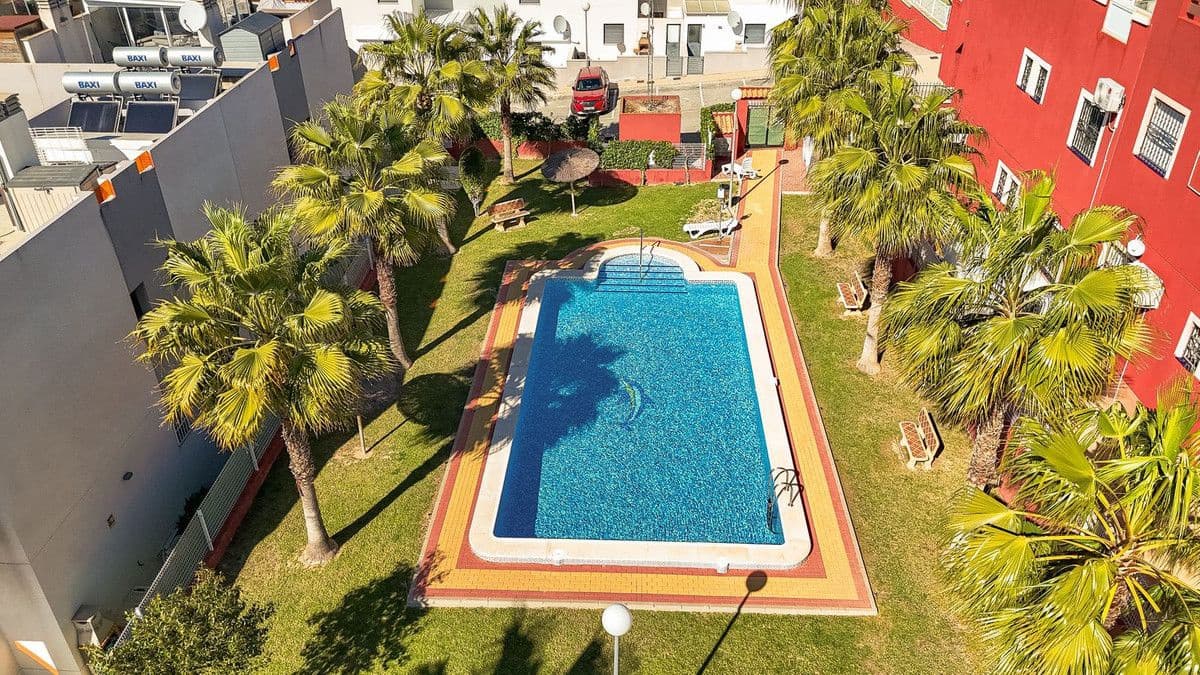 Apartamento de 2 habitaciones en Orihuela Costa en venta con piscina - 265.000 € (Ref: 10013753)